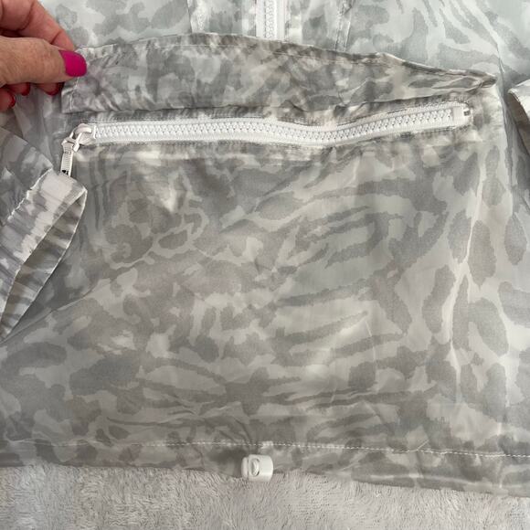 Good American Icy Leopard Print Windbreaker Jacket Packable Y2K Chic Size M NWT - Picture 9 of 16